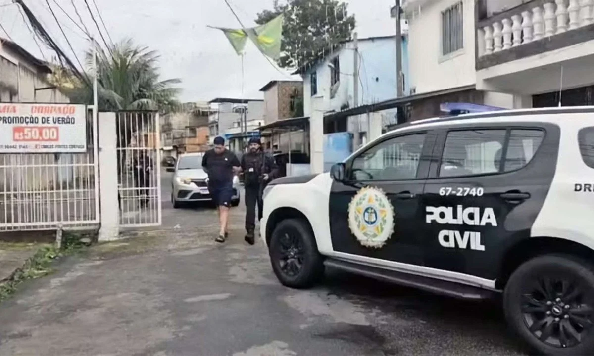 Carros de aplicativo usados em roubo de carga milionária de medicamentos são identificados no Rio