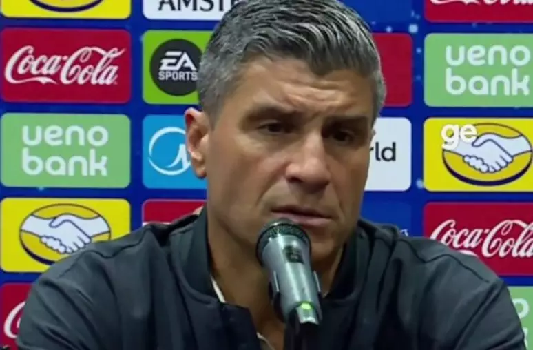 Pedro Emanuel defende Léo Jardim após falha decisiva e eliminação do Vasco na Sul-Americana