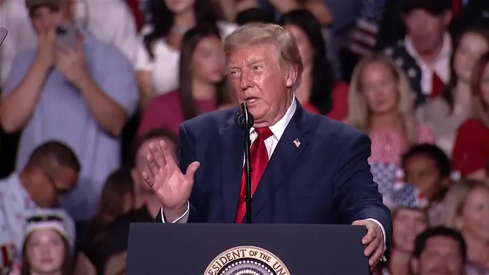 Trump faz piada sobre nome Mohammad em comício e gera controvérsia