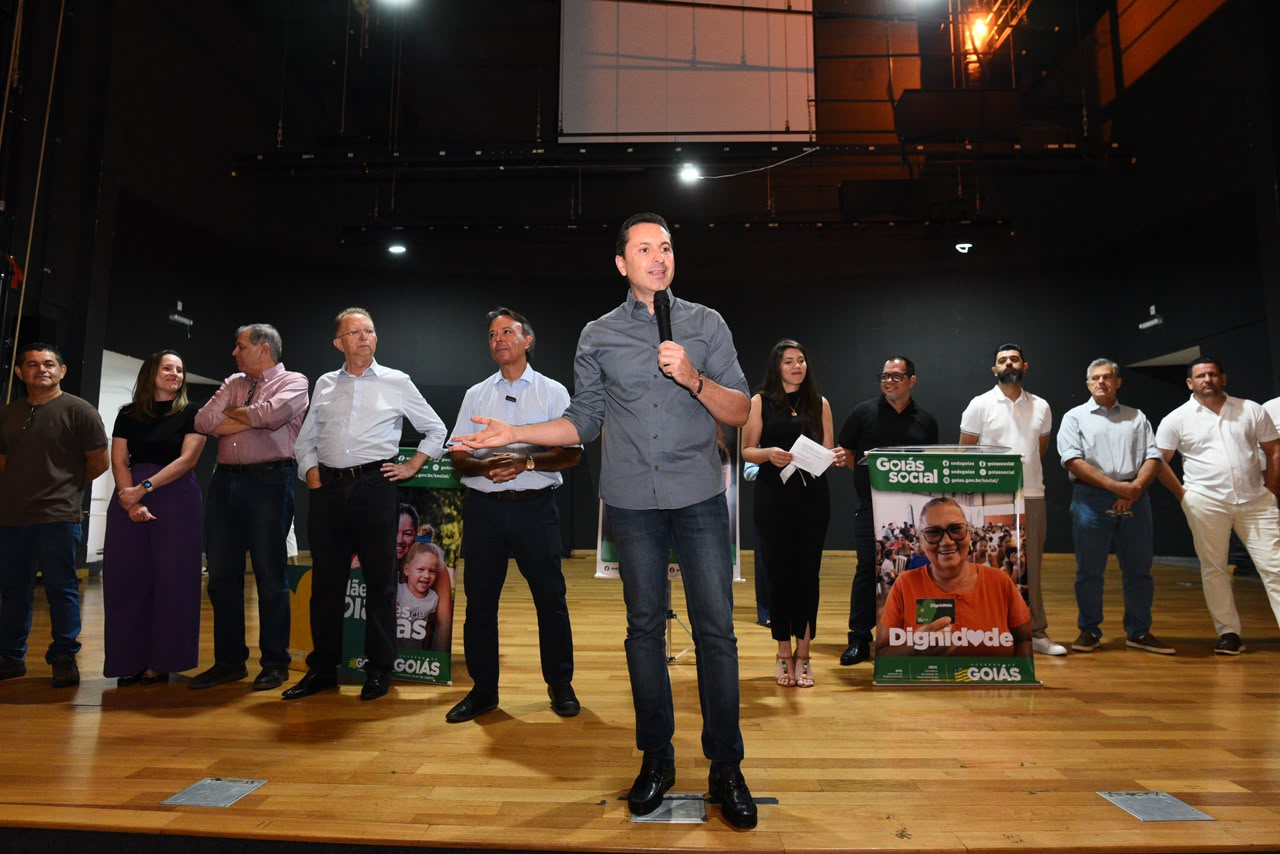Aparecida e Governo de Goiás reentregam 615 cartões de programas sociais a famílias contempladas