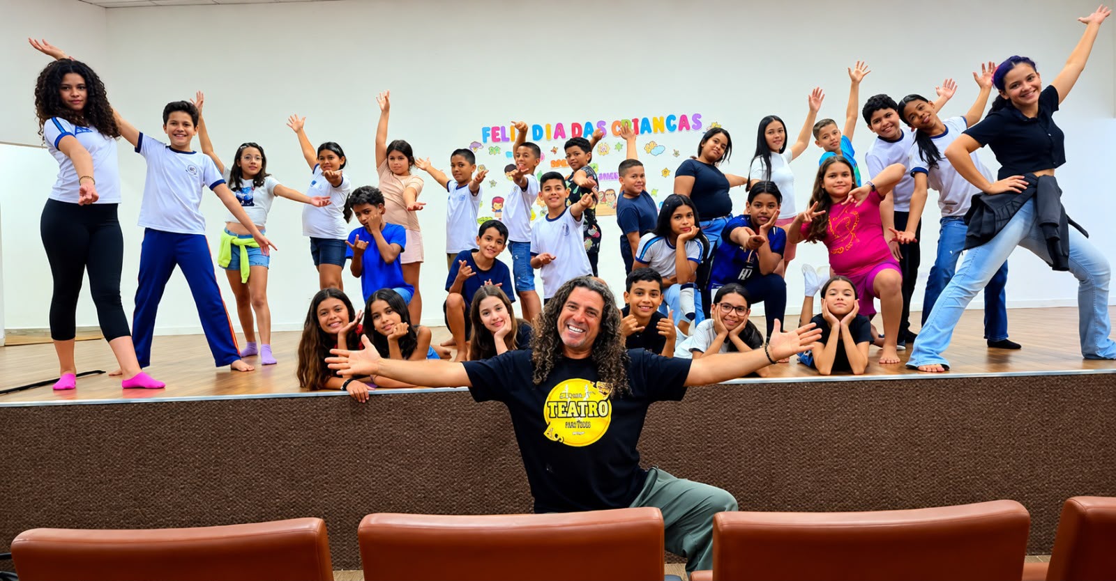 Oficina de iniciação teatral leva aulas gratuitas a estudantes de 11 a 15 anos em Goiânia