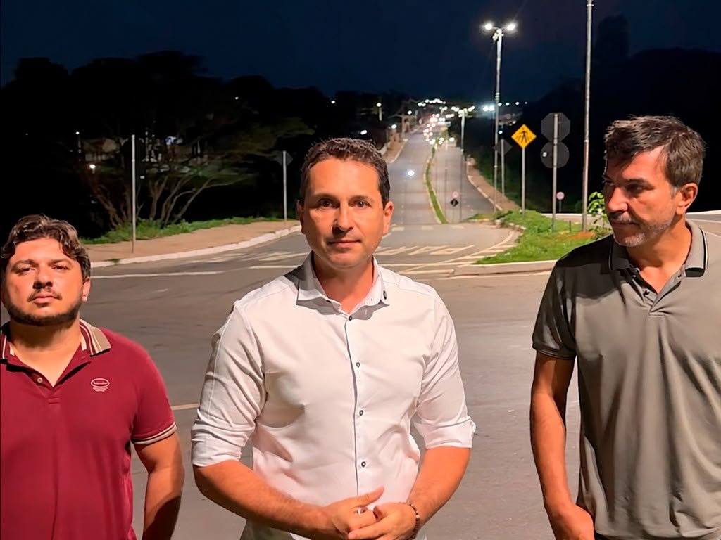 Vilela vistoria nova iluminação em LED na Avenida C-7, no Goiânia Park Sul, e prevê entregas em outros bairros