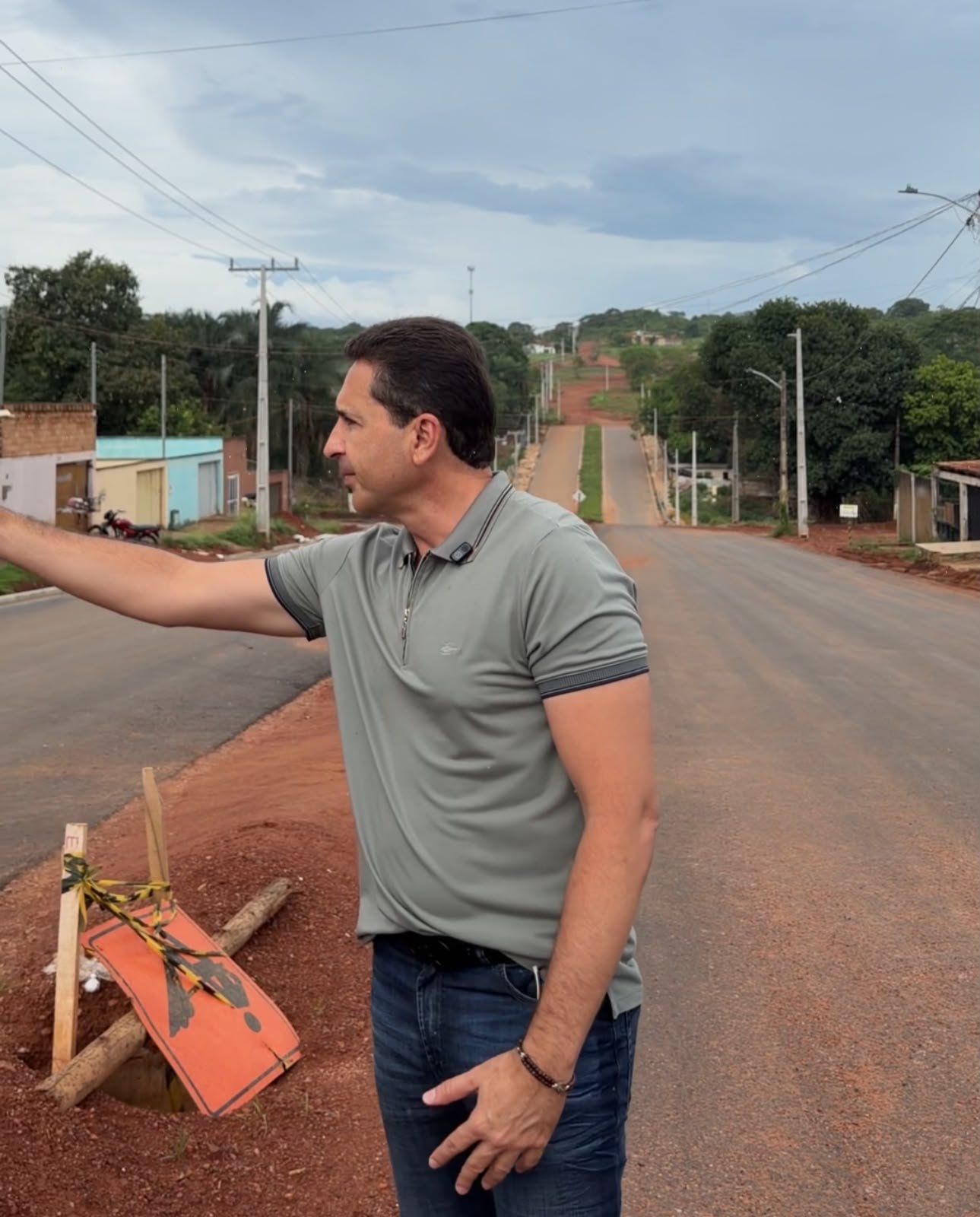 Leandro Vila acompanha obras de asfaltamento, Parque Ecológico e Nova UBS em Aparecida de Goiânia