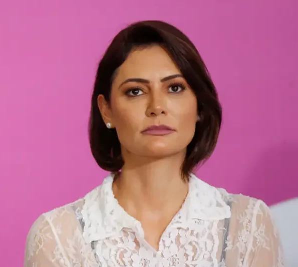 Michelle Bolsonaro pede união entre aliados e rebate acusações após derrota de Flávio nas eleições