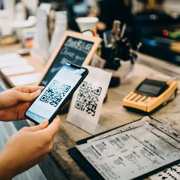 Golpe do QR Code falso ameaça pagamentos por Pix e boletos; veja como evitar prejuízos